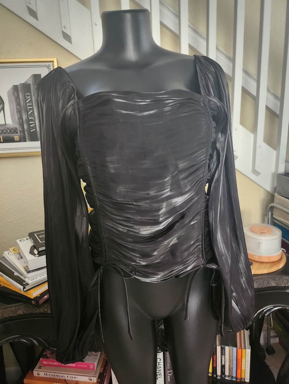 Line & dot top Size M NWOT
